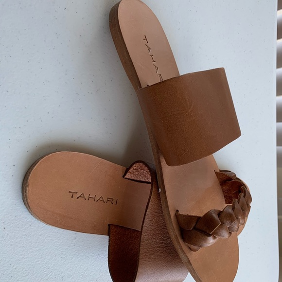 Tahari slides/NWT - Picture 2 of 4